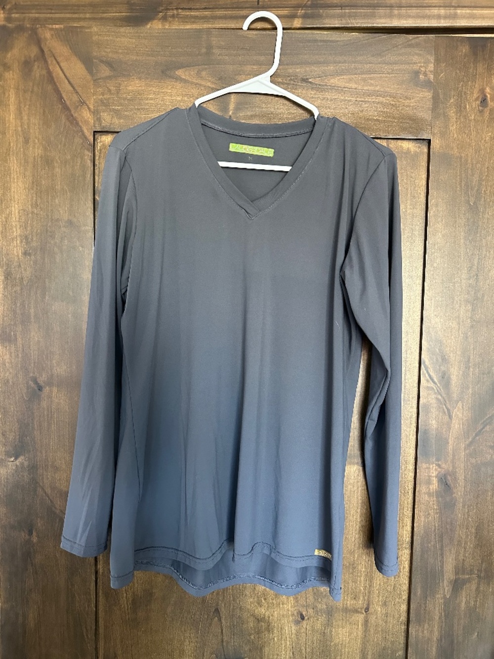 Lauderdale by UA Women’s Gray Long Sleeve V Neck Performance Shirt Size M